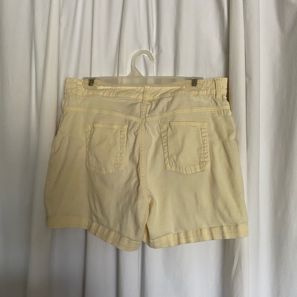 Lee Vintage 𝅺Size-10 Faded Banana Yellow, Jean Styled Above the Hips Shorts-old - Picture 6 of 11